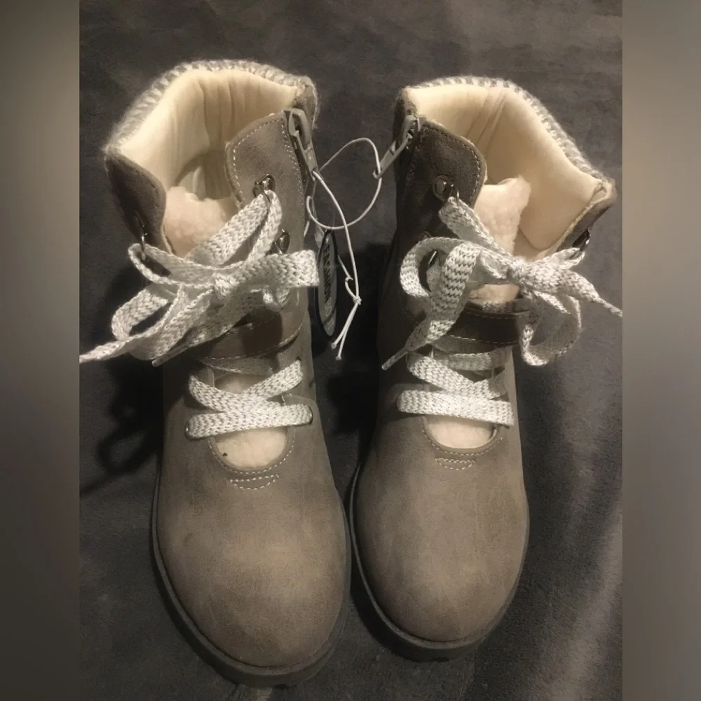 Gray Girls cute boots. NWT size 3. - Picture 1 of 5